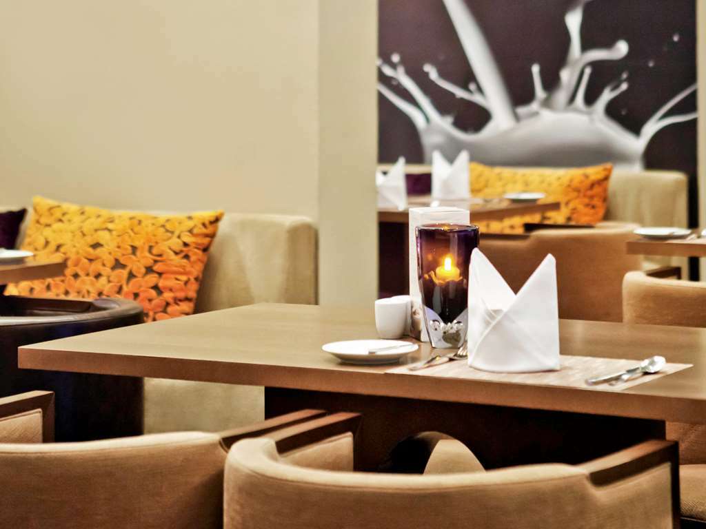 Novotel Suites Mall Avenue Dubai Restoran fotoğraf